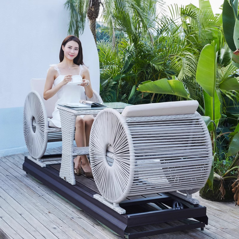 モダンな防水ダブルホイールロッキングチェア、屋外用電動ラタン - Outdoor Power Recliner のレビューと価格