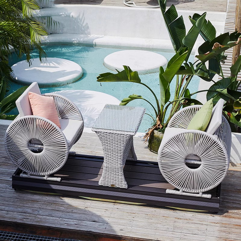 モダンな防水ダブルホイールロッキングチェア、屋外用電動ラタン - Outdoor Power Recliner のレビューと価格